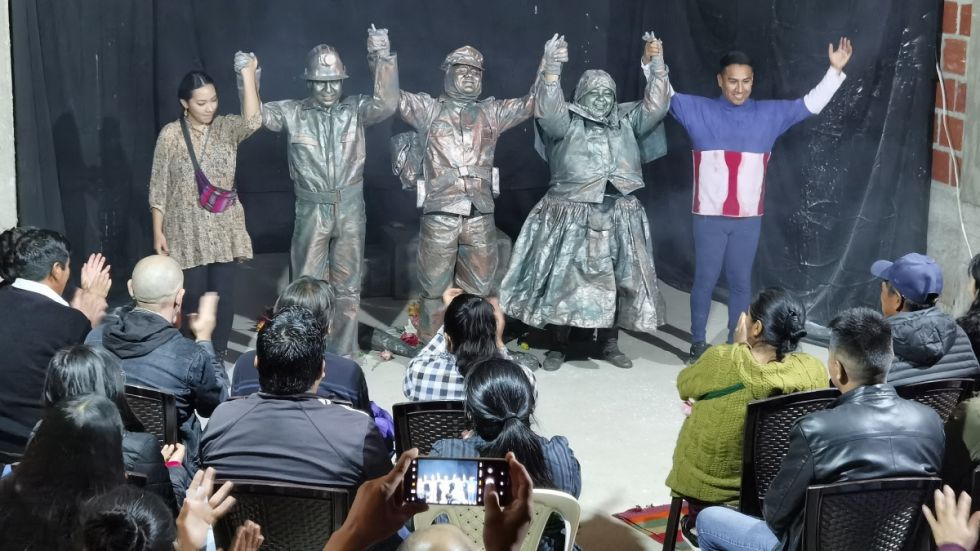 El aplauso del público.