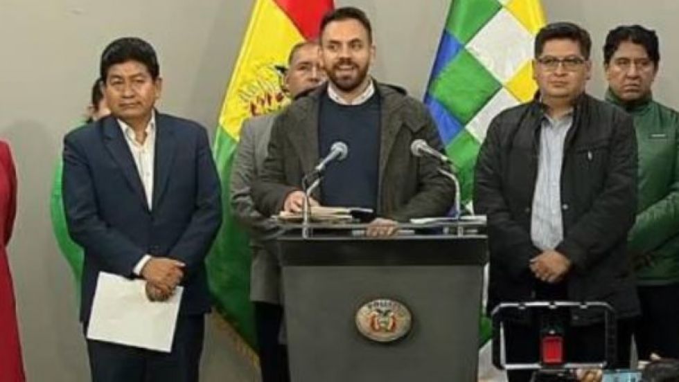 Demandan a dos ministros por caso “narcovuelo”