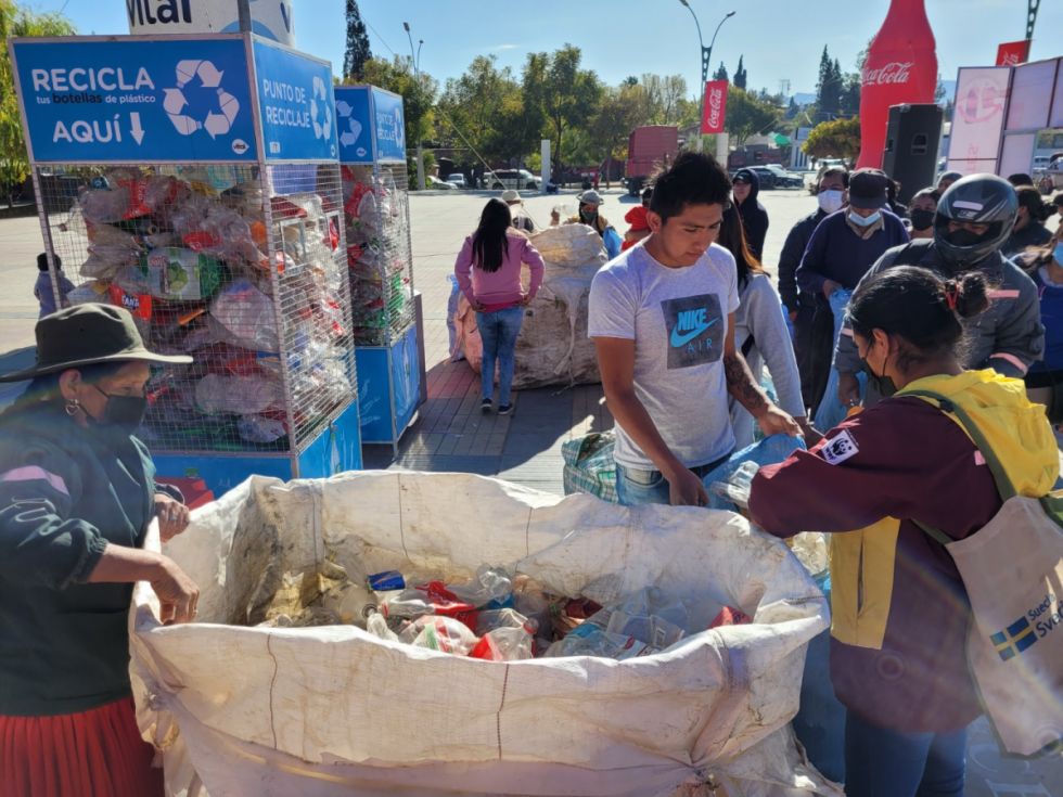 Tarija: Coca-Cola intercambiará botellas plásticas por envases retornables 