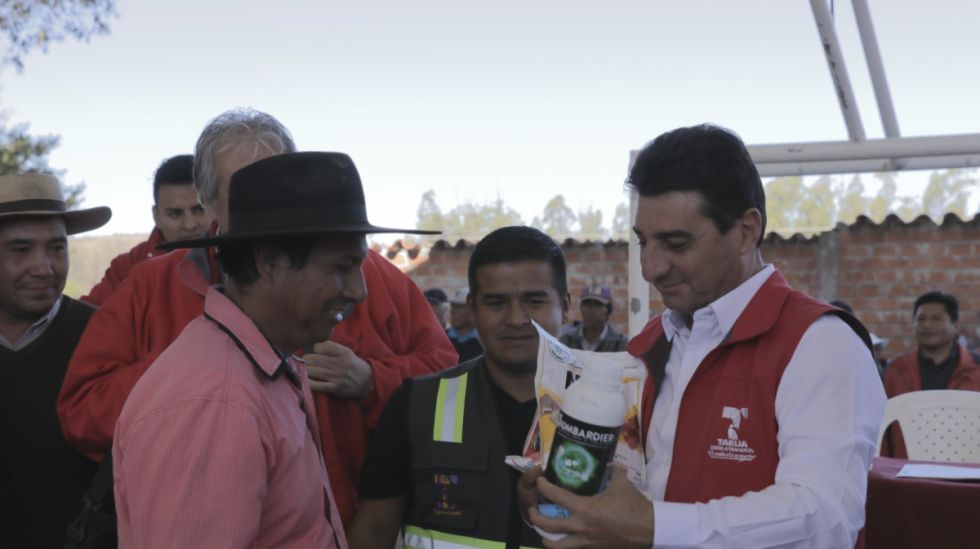 El Municipio dota de insumos a  productores agrícolas de Cercado