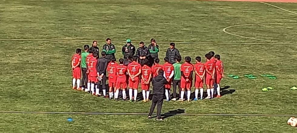 Selección Sub-15: Dotan de uniforme de entrenamiento a los campeones tarijeños