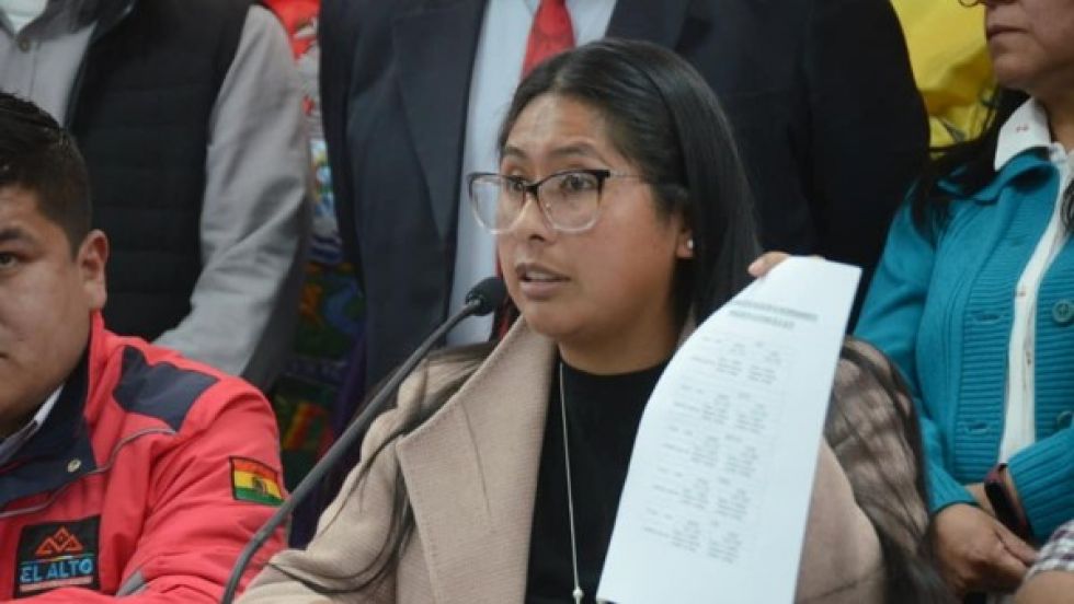 Sectores de El Alto piden revocatoria para Eva Copa