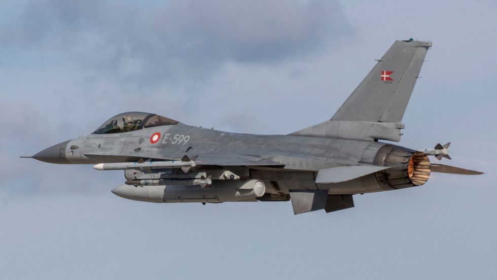 Bloomberg: La OTAN planea enviar a Ucrania F-16 antiguos 