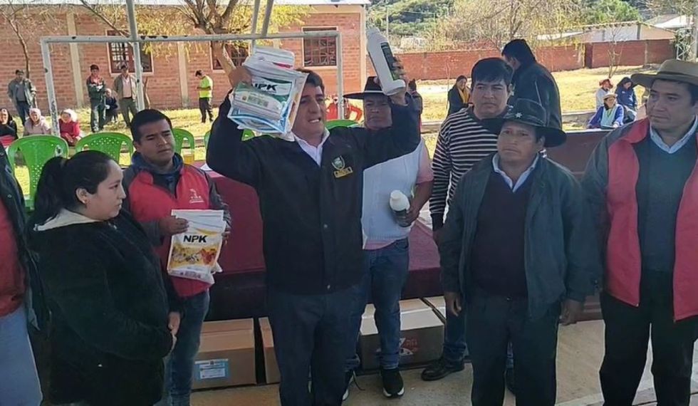 Entregan abonos y fertilizantes para enfrentar eventos adversos en el campo tarijeño