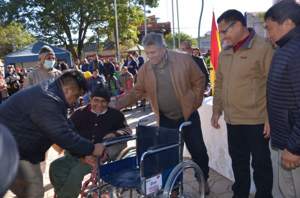 SUSAT: Gobernador entrega sillas ruedas y prótesis en Entre Ríos