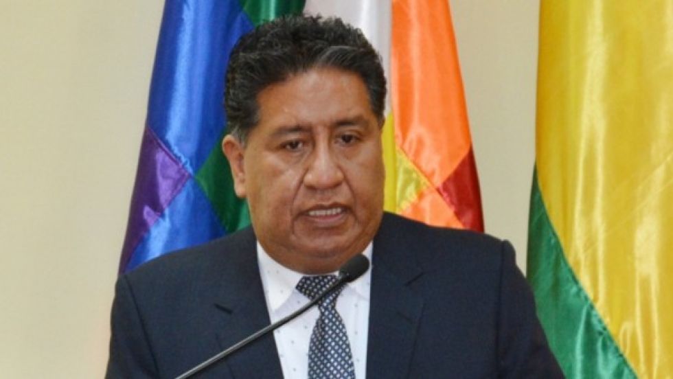 Alave dice que presidente de YPFB ya declaró, la exministra le dice que "miente"
