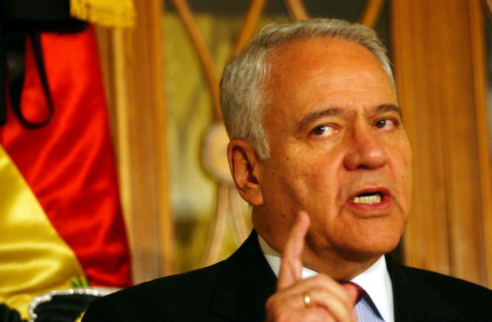 Goni se escribe una Constitución "de todos"