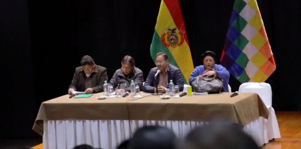 Arce busca relanzar la gestión, pero los “evistas” desconfían
