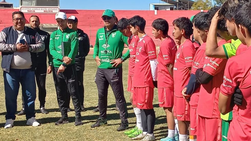 Escobar sobre el futbolista tarijeño: "Es técnico e inteligente"
