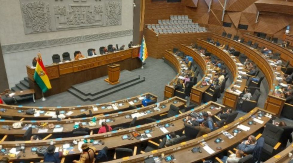 Directiva de Diputados rechaza viaje de legisladores a España por el caso "narcovuelo"