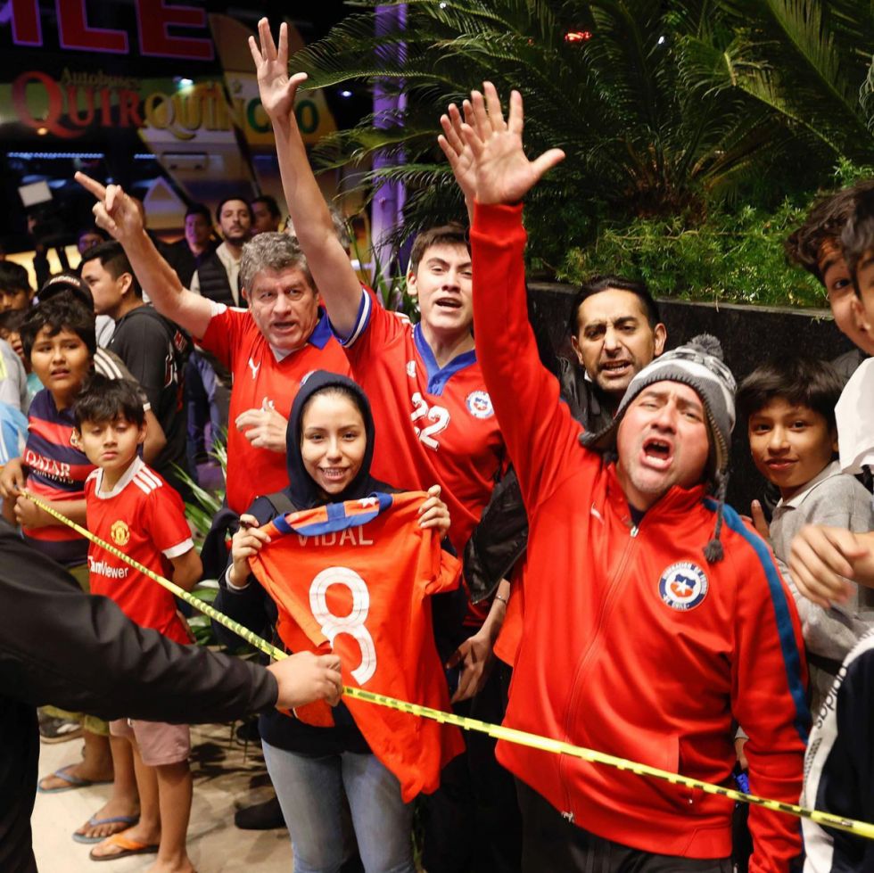 Video: Así fue el caluroso recibimiento de los hinchas chilenos con su Selección 