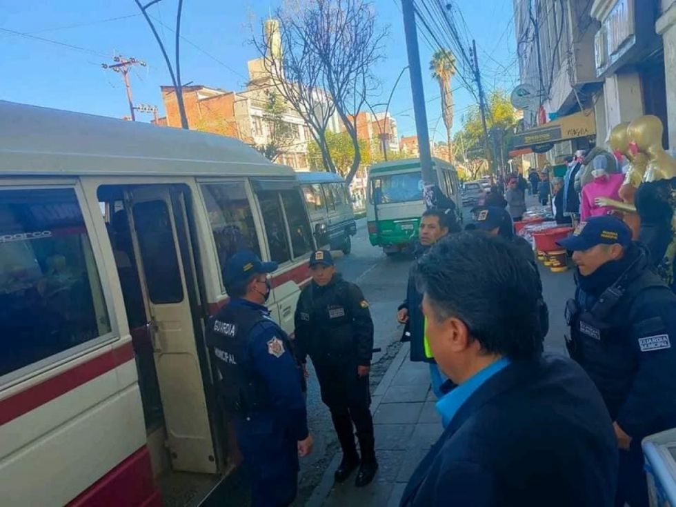 Denuncian aumento arbitrario de pasajes en Sucre mientras se analiza la situación en Tarija