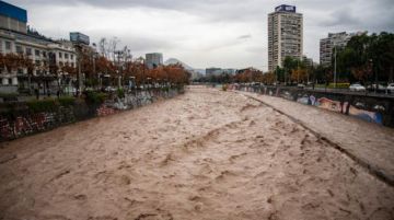 Tres mil personas aisladas por lluvias en Chile