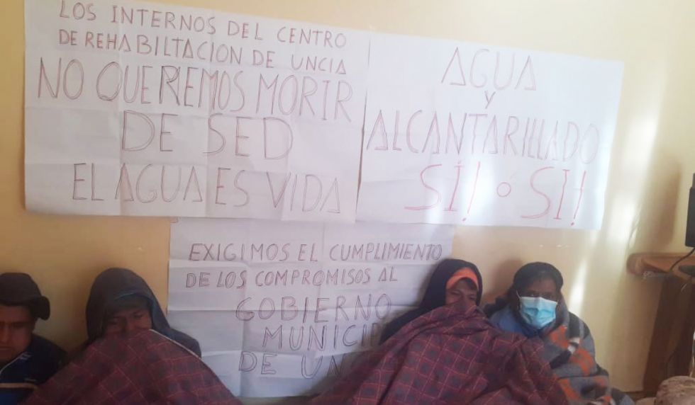 Reclusos de Uncía sin agua por 20 días
