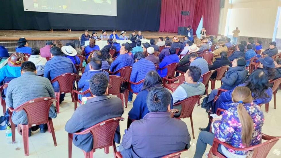El MAS se declara en emergencia y dice que el gobierno de Arce sigue los pasos de Añez