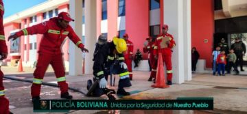 Competencia: Bomberos demuestran sus destrezas en Tarija