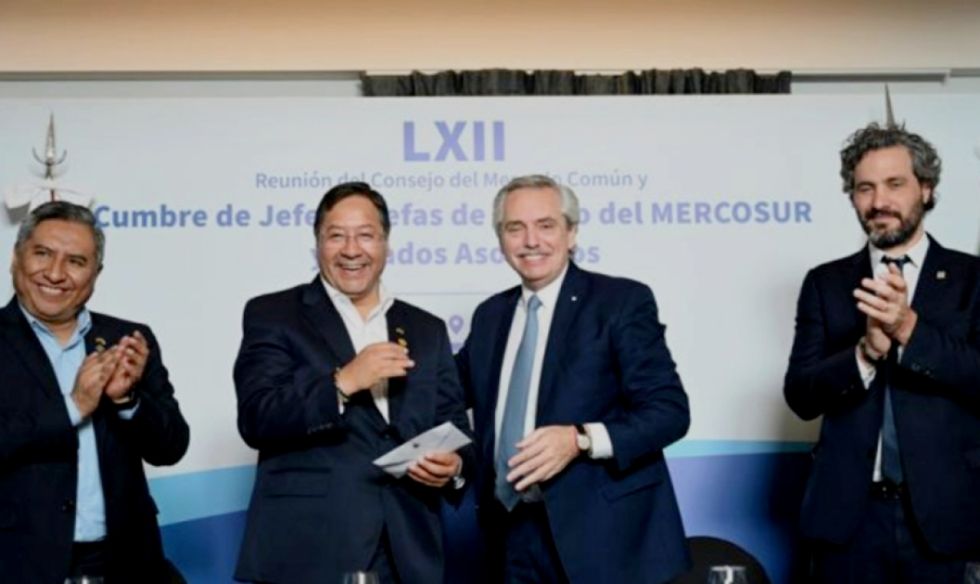 Bolivia y Argentina firman acuerdo para el reconocimiento mutuo de licencias de conducir