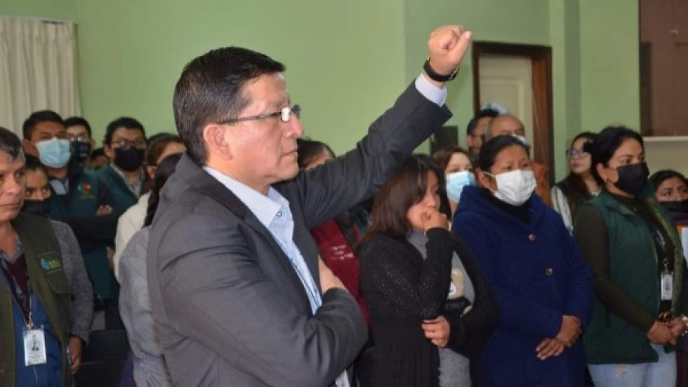 Destituyen a Teodoro Mamani y posesionan a Omar Tejerina como nuevo director del Sernap 