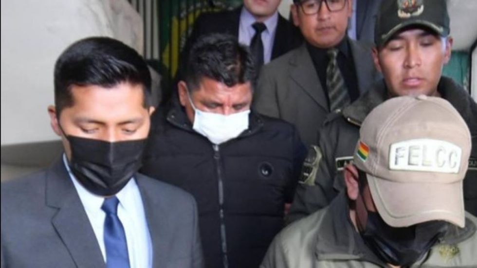 Caso coimas: Edecán dice que por órdenes de exministro depositó Bs 84 mil a cuenta de exfuncionaria
