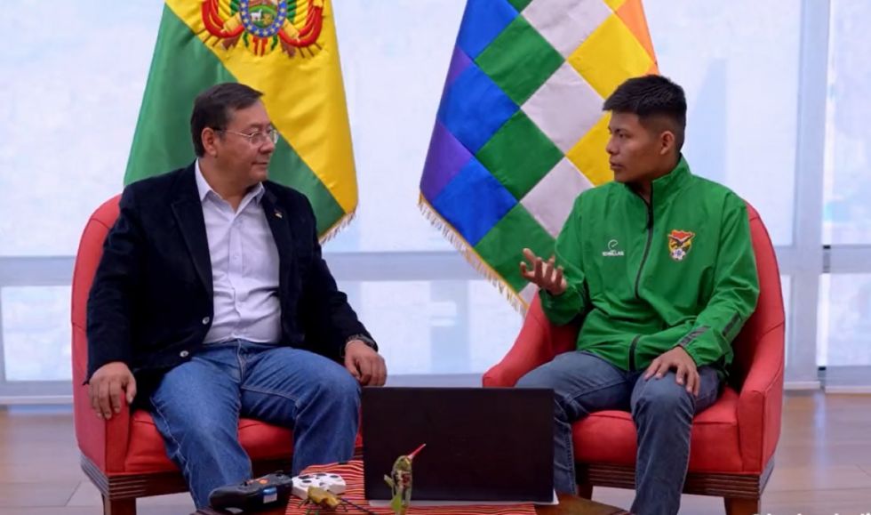 Presidente Arce reconoce talento del 'Chico Robótico' de Yacuiba