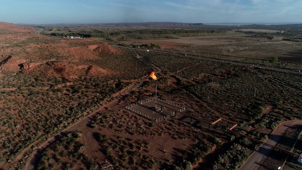 Vaca Muerta como Caraparí: una potencia de gas que se calienta con leña