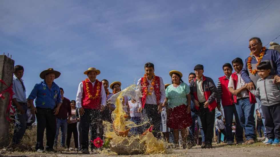San Pedro de Sola recibe un sistema de agua y vía ripiada 