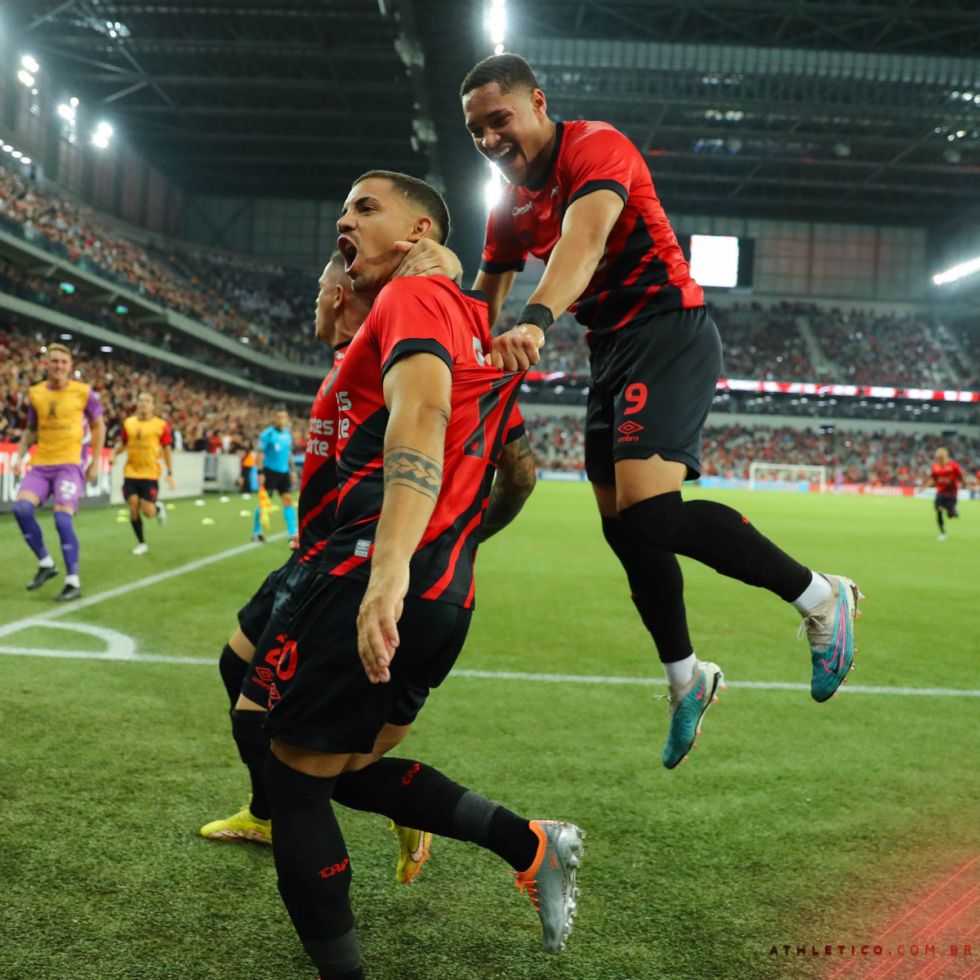 Goleador nato, regate, buen remate de cabeza:  Así juega el jugador más  desequilibrante de Paranaense (Video)