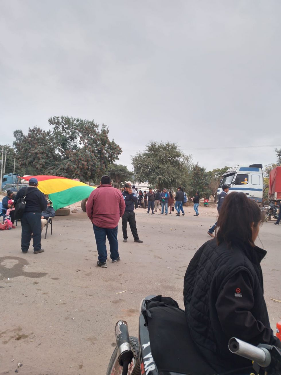 Campesinos bloquean la Ruta 9 de Yacuiba en protesta por los precios del maíz