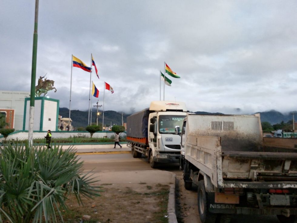 Transportistas bloquean el centro de Yacuiba