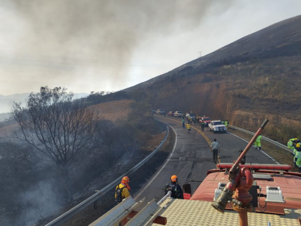 Logran controlar el incendio forestal en Calama - Tarija