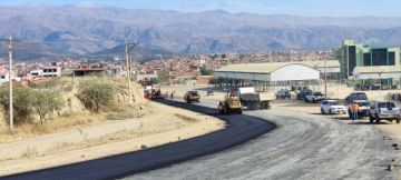 La Alcaldía asfalta avenida al  campo ferial El Constructor 