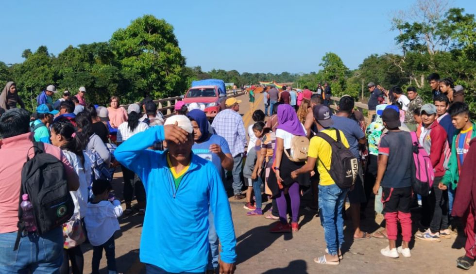 Bloqueo de caminos aísla a Riberalta y confirman destrozos en aeropuerto, piden liberar a 57 personas