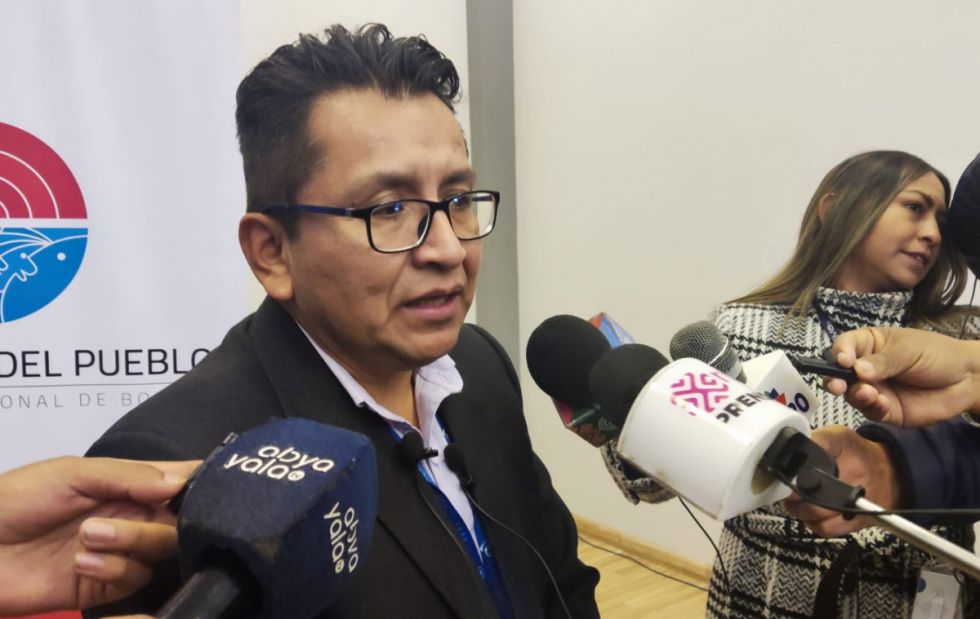 Defensor convoca a la UMSA, TSE y otras instituciones para mediar en el conflicto de la APDHB