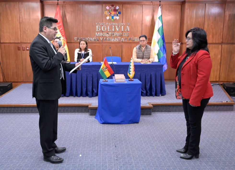 Posesionan a la nueva directora ejecutiva de la ASFI