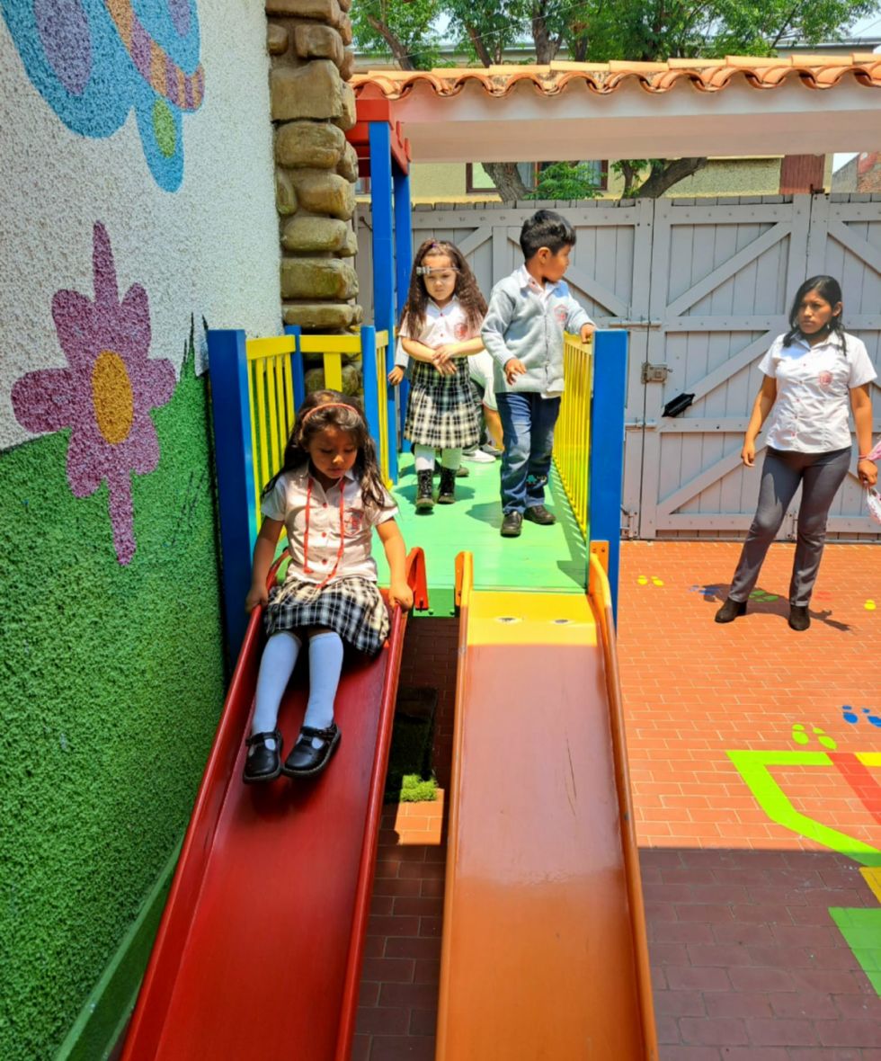 Jugando en el kínder Adrael