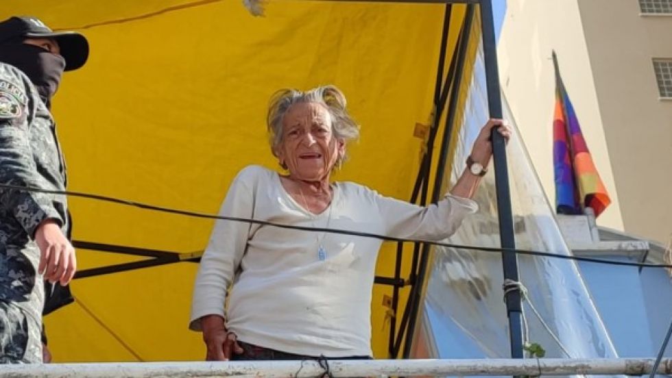 Con 84 años, Amparo Carvajal no se da por vencida y resiste al asedio de masistas en la APDHB