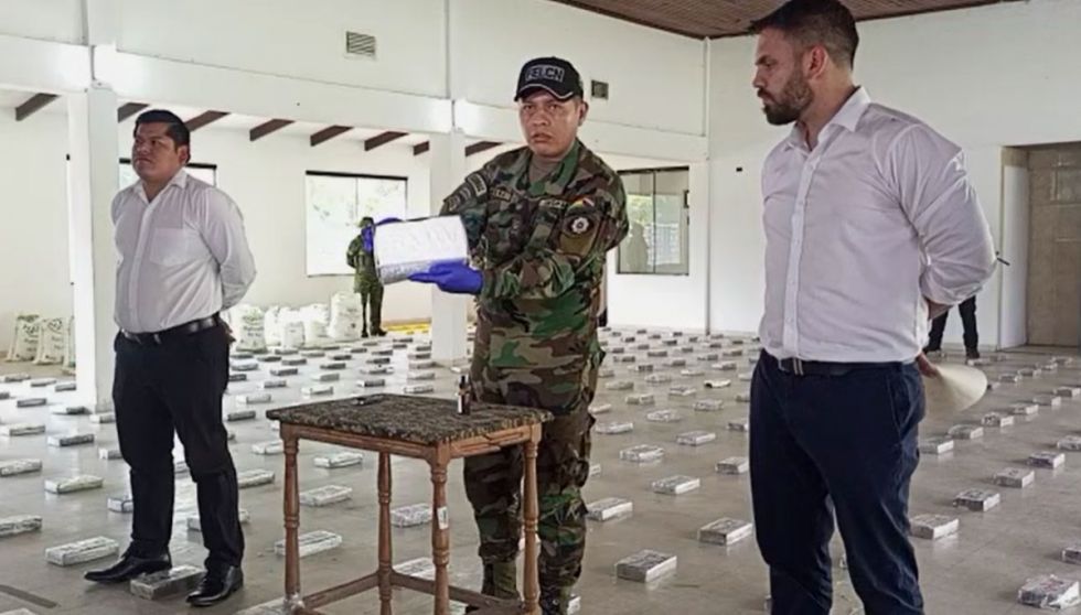 Encuentran media tonelada de cocaína y una pista clandestina en Santa Cruz
