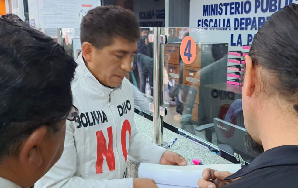 Plataformas presentan denuncia contra Evo, García Linera y Huarachi por caso ‘autogolpe’