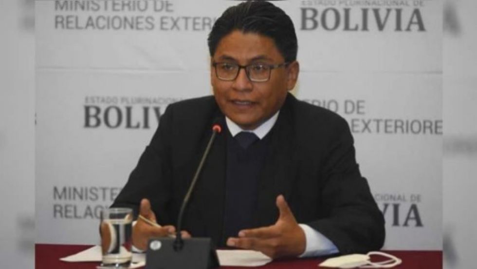 Ministro Lima: Lamentablemente, pareciera que el director del Colegio Alemán no está en el país
