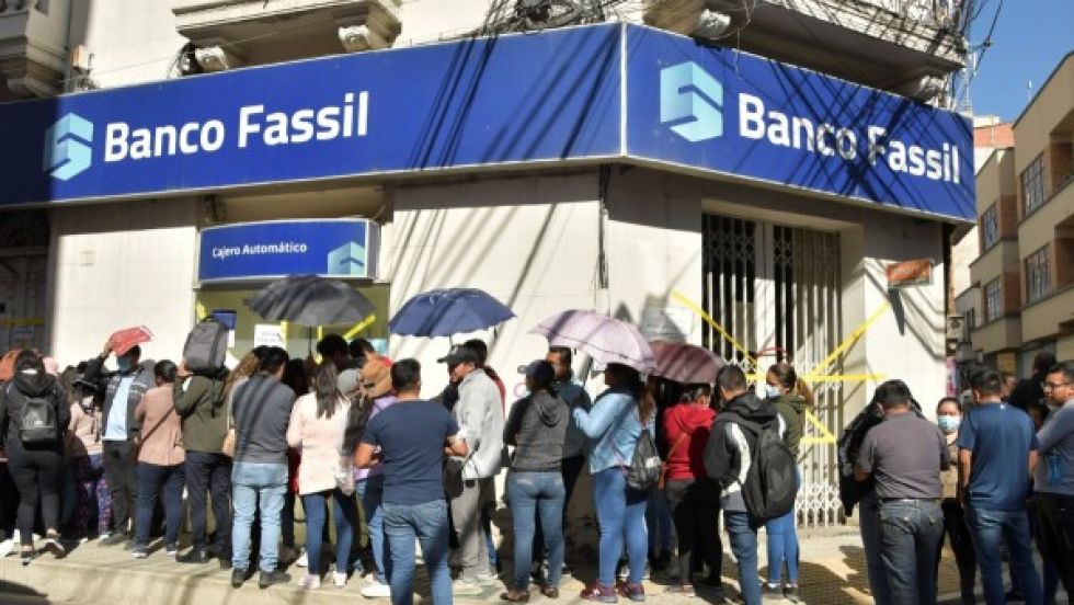 Juez dispone que el expediente del caso Banco Fassil retorne a Santa Cruz