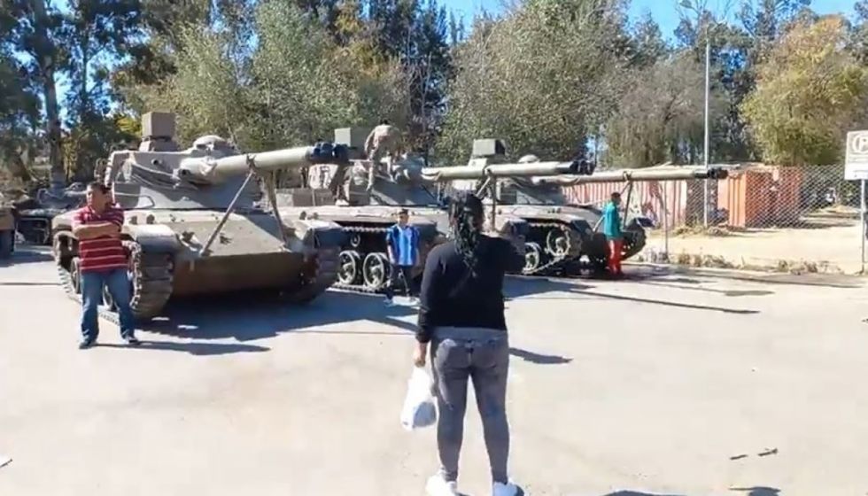 Tanques y vehículos militares, la gran atracción de la Parada Militar ya llegó a Tarija