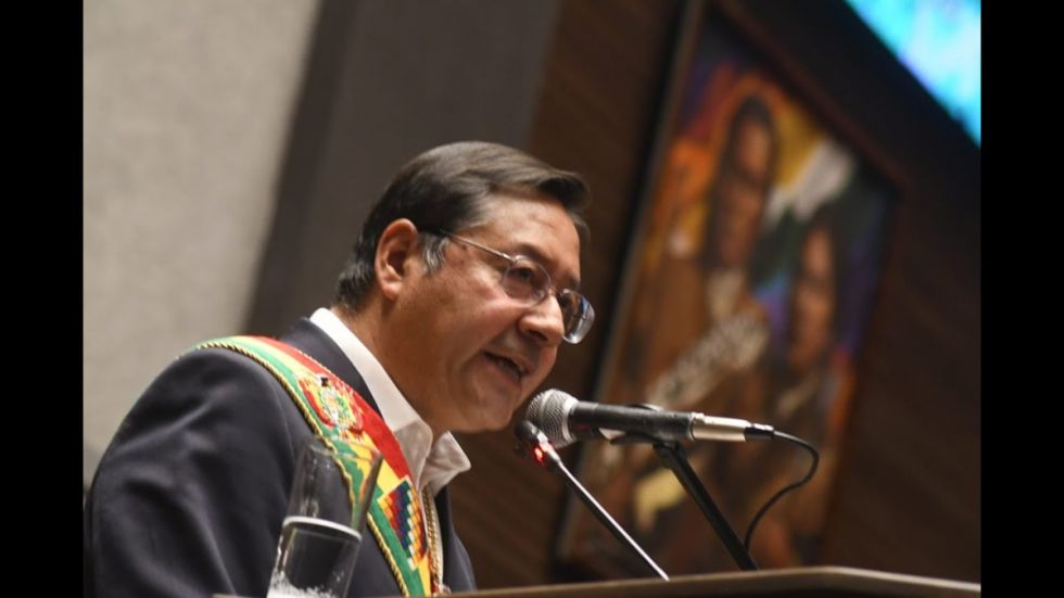 Luis Arce describe un país recuperado y en vías de industrialización en el Día de la Independencia