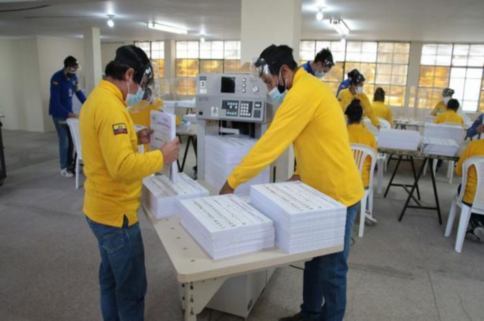 Ecuador: Comienza la distribución de papeletas
