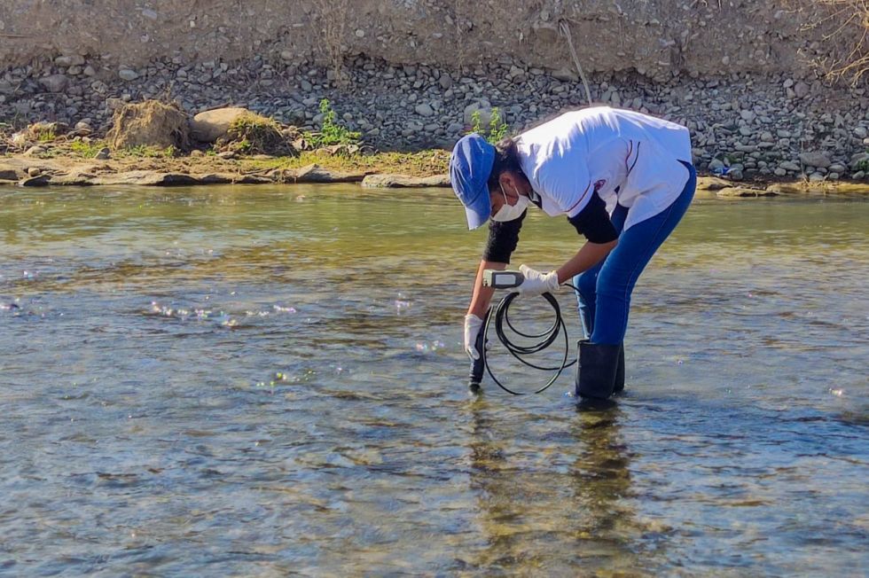 Instituciones monitorean la calidad de agua en el río Guadalquivir