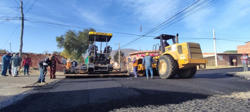 Municipio asfalta  avenidas y calles en el barrio San Jorge I