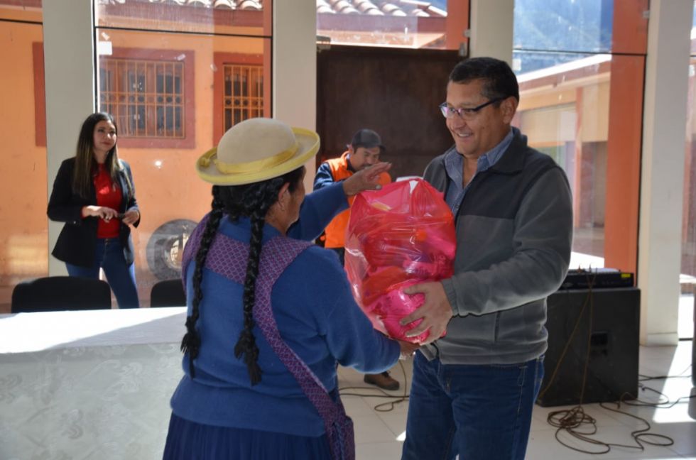 En Tarija y Padcaya entregan la segunda canasta alimentaria