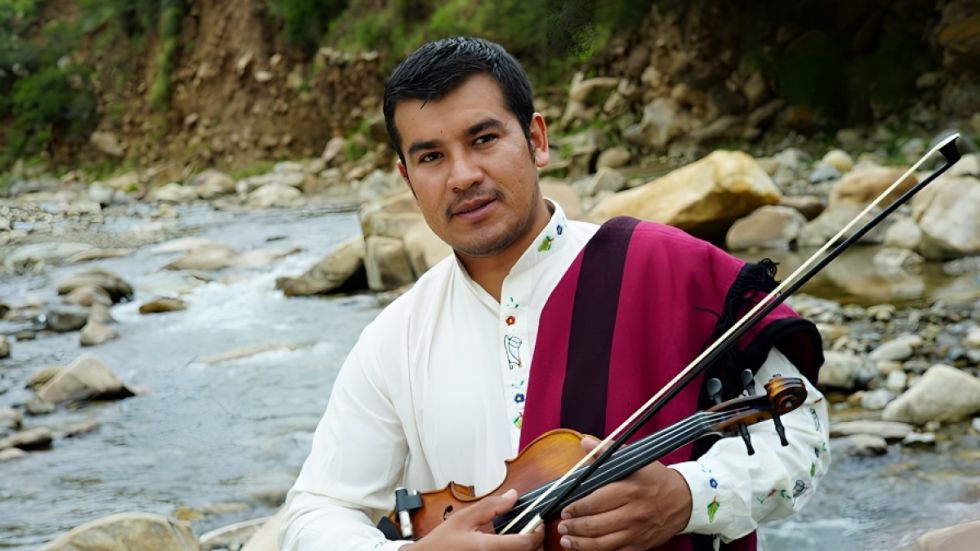 (VIDEO) Daniel Romero y su violín Criollero