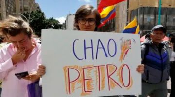 La oposición colombiana marcha contra Petro