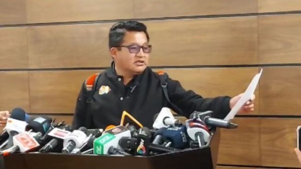Diputado “evista” denuncia que el Gobierno pretende vincular a su hijo con un narco peruano
