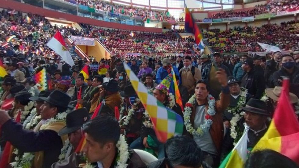 Tras silletazos en el congreso, ven que Luis Arce ni Evo tienen capacidad para unir al MAS